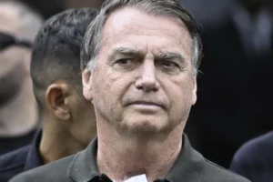 Apreensão de arma de Bolsonaro reduz chance de Moraes prorrogar prisão domiciliar