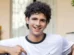 Ator que vive jovem gay em 'Quem Ama Cuida' celebra identificação do público