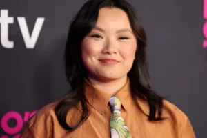 Atriz de 'Margo's Got Money Troubles' revela ter sido abandonada ainda bebê em escadaria