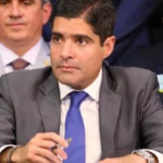 Avião com ACM Neto faz pouso de emergência na Bahia após problema técnico