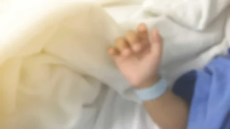 Babá é indiciada por homicídio após morte de menina de 2 anos em GO