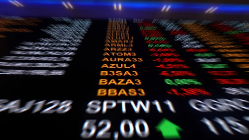 Bolsa sobe 1,16%, e dólar cai para R$ 5, apesar de medida dos EUA