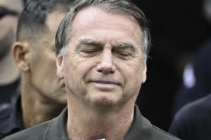 Bolsonaro apresenta soluços 'acima da média', mostra relatório médico