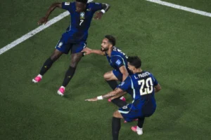 Brasil se impõe sobre Haiti e surfa rumo à liderança de sua chave na Copa do Mundo