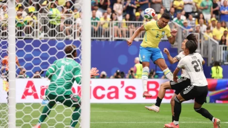 Brasil vence Japão por 2 a 1 e avança na Copa do Mundo