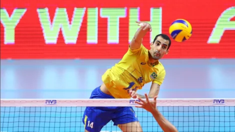 Brasil vira sobre a Argentina e segue invicto na Liga das Nações de vôlei