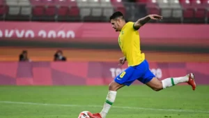 Arsenal encaminha contratação de Bruno Guimarães por quase R$ 600 milhões