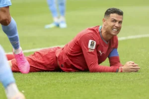 CR7 é detonado após empate na Copa: "Dez homens e uma estátua"