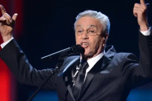 Caetano Veloso, Marieta Severo e mais artistas condenam jogo do Tigrinho