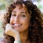 Camila Pitanga celebra noivado e define amor maduro como 'dádiva'