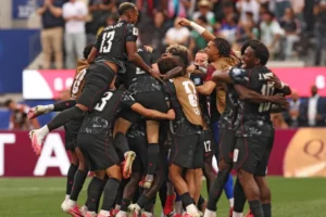 Canadá vence a África do Sul no fim e avança às oitavas da Copa