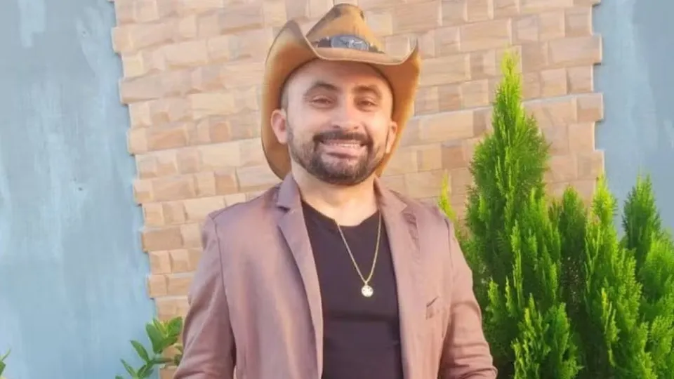 Cantor de 37 anos morre em grave acidente em rodovia do Piauí