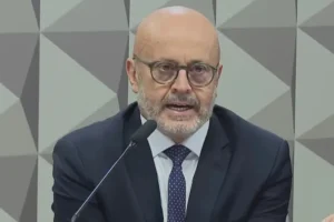 Careca do INSS relata luzes acesas 24h em cela e pressão de agentes por delação