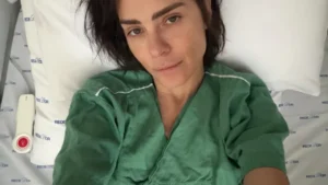 Carolina Dieckmmann alerta seguidores após internação. “É coisa séria”