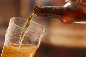 Cliente se irrita com preço de cerveja e tenta matar dono de loja em SC