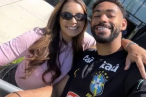 Conheça a discreta Gabi Cunha, advogada e esposa do camisa 9 Matheus Cunha