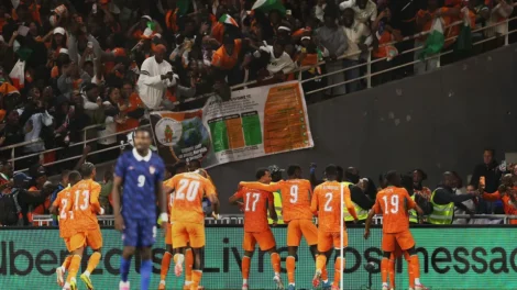 Costa do Marfim surpreende França antes da Copa; Espanha empata