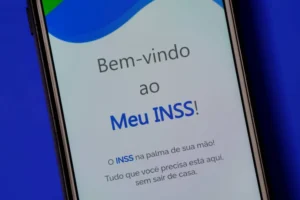 Crédito consignado do INSS encolhe 40% em dois anos com biometria e endividamento dos idosos