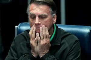 Defesa de Bolsonaro admite que ele pediu conserto em arma, mas nega correlação com fim da domiciliar