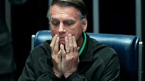Defesa de Bolsonaro admite que ele pediu conserto em arma, mas nega correlação com fim da domiciliar