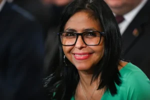 Delcy pode acabar como Maduro, diz María Corina