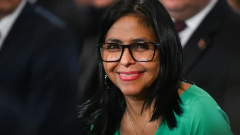 Delcy pode acabar como Maduro, diz María Corina