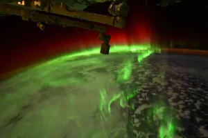 Depois de susto na Estação Espacial, astronauta faz imagens de aurora