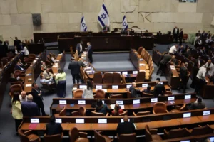 Deputados de Israel aprovaram 1.ª votação para a dissolução do parlamento