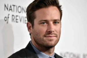 Diretor diz que seu filme com Armie Hammer foi banido na Alemanha