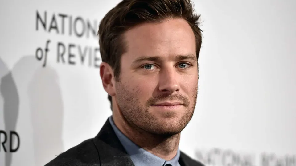 Diretor diz que seu filme com Armie Hammer foi banido na Alemanha