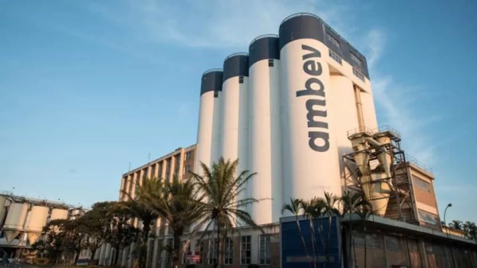 Dona da Ambev estende parceria com Fifa para Copa do Mundo de 2030