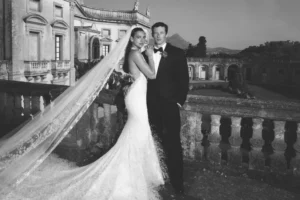 Dua Lipa usou vestido de casamento da Chanel com 25 mil penas; veja detalhes