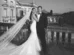 Dua Lipa usou vestido de casamento da Chanel com 25 mil penas; veja detalhes