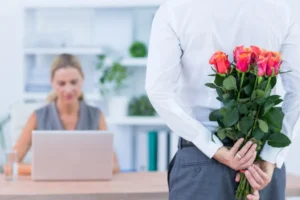 É preciso estar amando para assumir um relacionamento? Especialistas explicam
