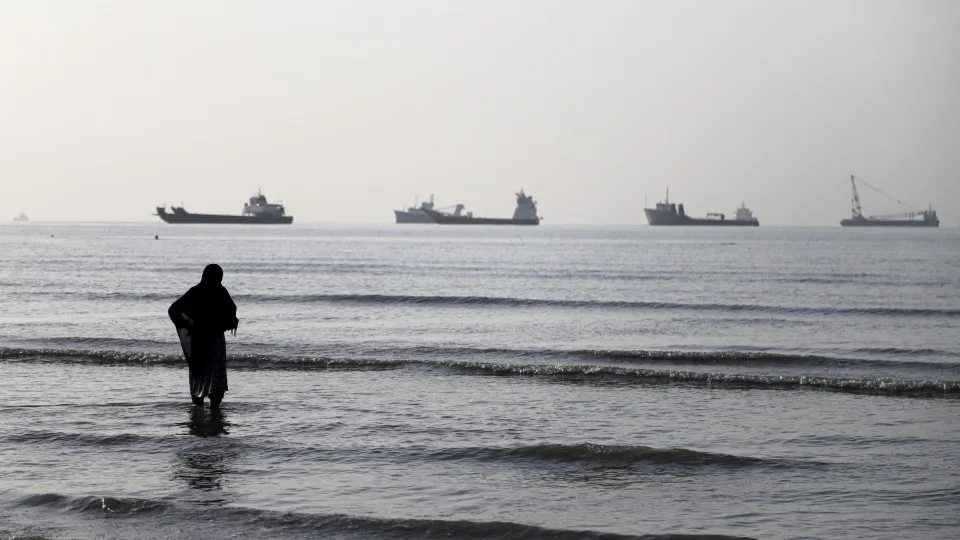 EUA impediram passagem de 139 navios por Ormuz desde início do bloqueio