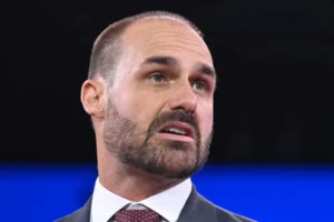 Eduardo Bolsonaro defende ruptura entre PL e Novo após nova fala de Zema sobre Flávio e Vorcaro