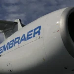 Embraer apresenta 1º dos 24 aviões encomendados pela Latam em acordo de US$ 2,1 bi