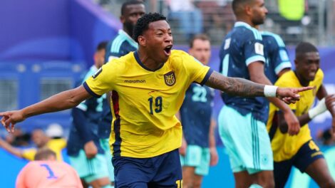 Equador vence Alemanha de virada e carimba vaga no mata-mata da Copa