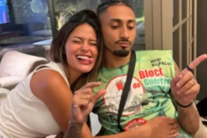 Esposa de Raphinha se manifesta sobre a situação financeira da família