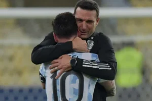 'Estamos bem', diz Scaloni após polêmica com família de Messi