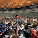 Estudantes de escolas estaduais selecionados para intercâmbio são homenageados pelo governador em Maringá