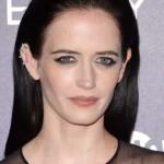 Eva Green é hospitalizada após lesionar perna durante gravação de 'Wandinha'