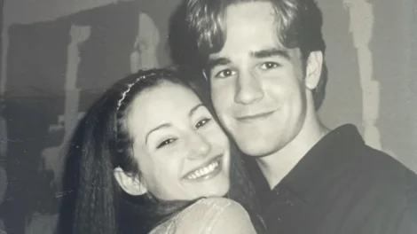 Ex-mulher de James Van Der Beek se casa três meses após a morte do ator