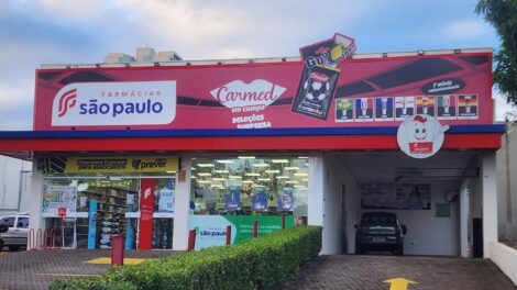Farmácias São Paulo investe em lojas personalizadas e experiências para atrair clientes durante a Copa