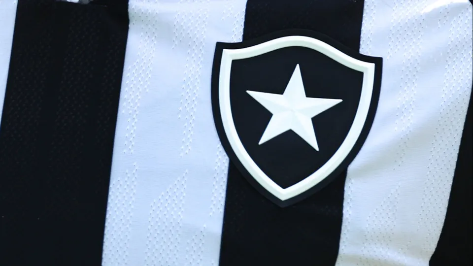 Fifa encerra transfer ban do Botafogo no caso Almada, e clube tem 5 punições