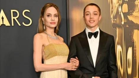 Filho de Angelina Jolie e Brad Pitt retira o sobrenome do pai de diploma