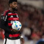 Flamengo recebe proposta de mais de R$ 50 milhões por Emerson Royal
