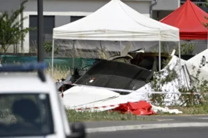 França: famílias presenciaram queda de avião que matou 11 pessoas; veja