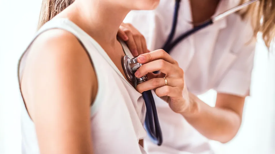 Frio sobrecarrega o coração e aumenta o risco de infarto e AVC; saiba como se proteger