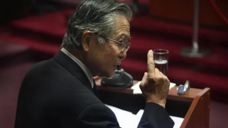 Fujimori se aproxima da presidência do Peru e Sánchez convoca protesto